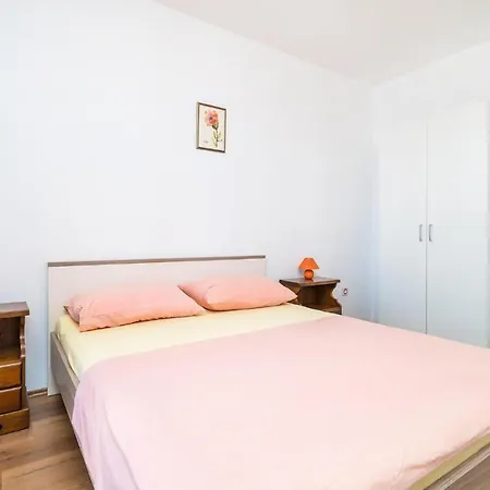 2 Bedroom Gorgeous In Gruda Molunat