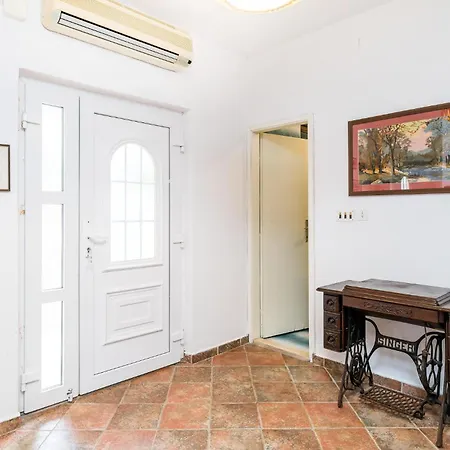 Apartment 2 Bedroom Gorgeous In Gruda