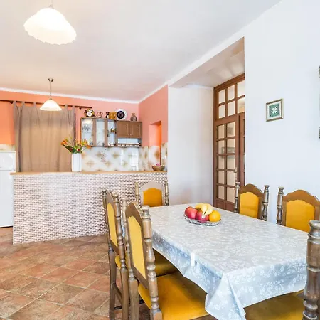 Apartment 2 Bedroom Gorgeous In Gruda
