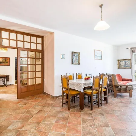 2 Bedroom Gorgeous In Gruda Apartment Molunat