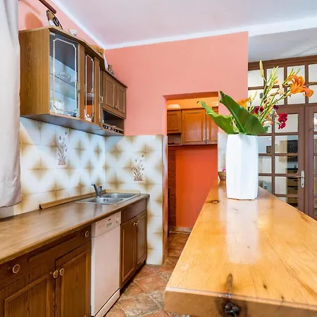 2 Bedroom Gorgeous In Gruda * Molunat